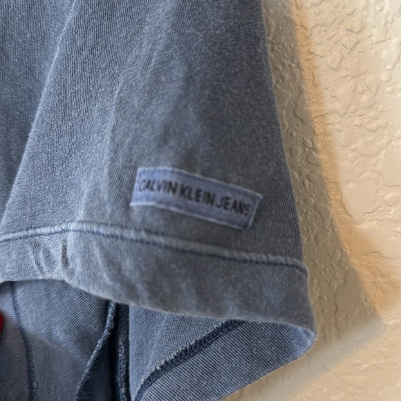 Calvin Klein women’s medium blue elastic hem waist t-shirt cuffed short sleeves - Picture 3 of 4